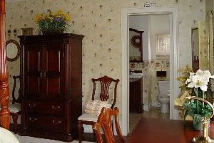 Room 10 of 20