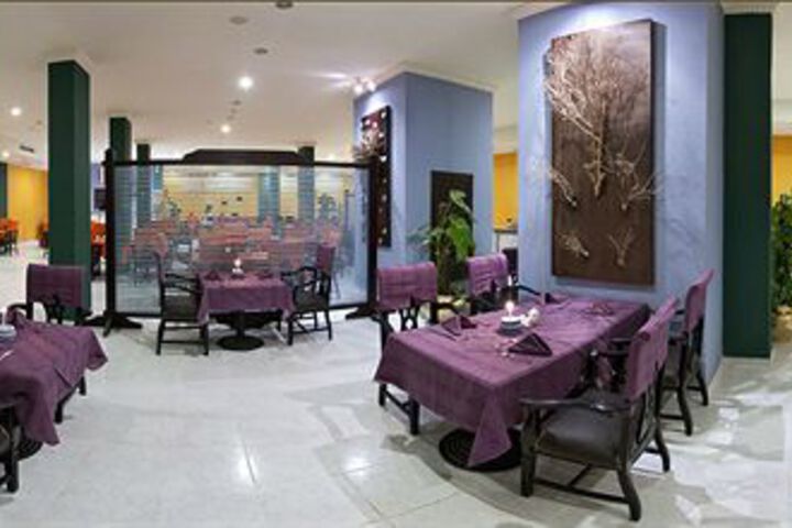 Dining 47 of 49