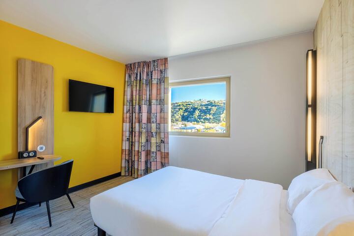 Room 17 of 47