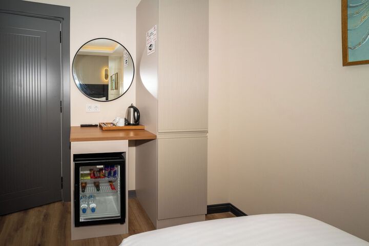 Room 27 of 60