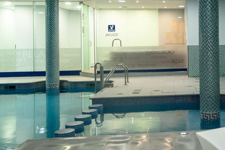 Hotel Pool