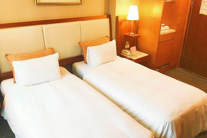 Room 10 of 38