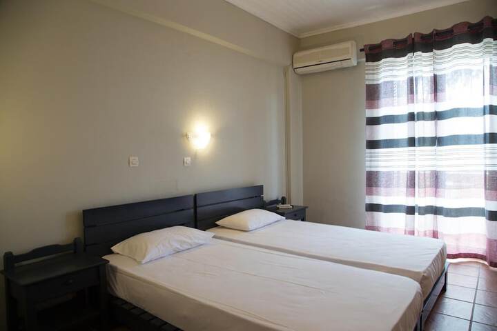 Room 5 of 76