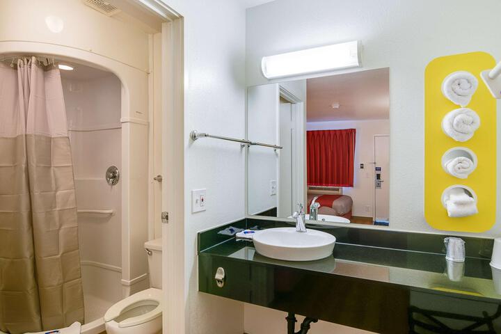 Double Room Disability Accessible (2 of 16)