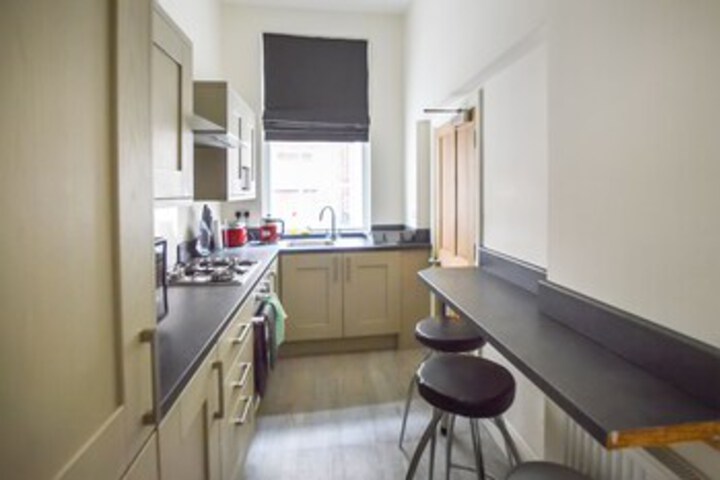 Room 4 of 9