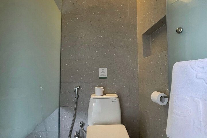 Room 70 of 119