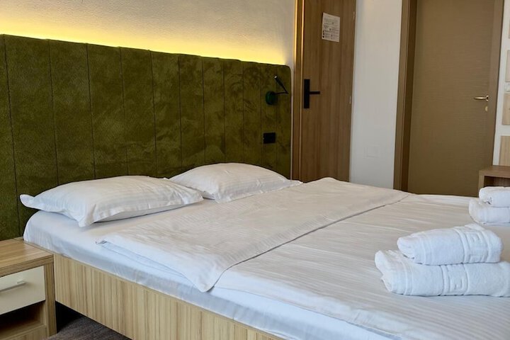 Room 16 of 49