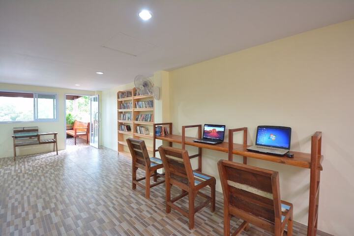 Business Center 26 of 34