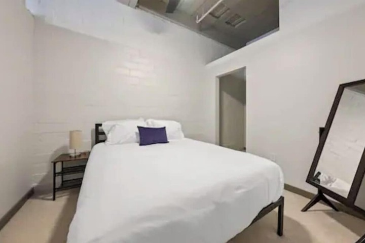 Room 45 of 237