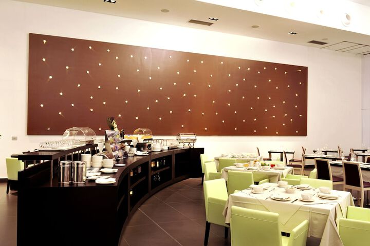 Dining 78 of 94