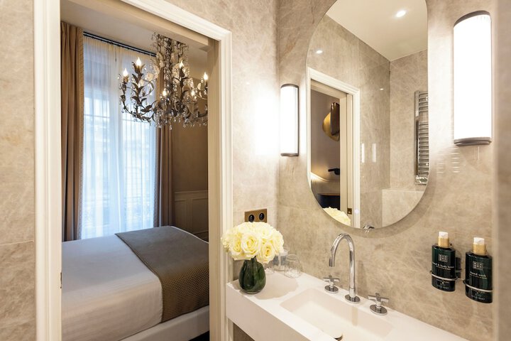 Room 28 of 53