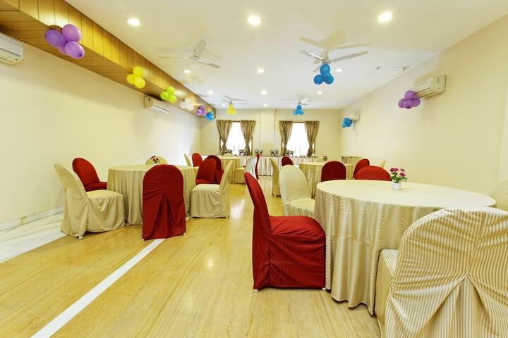 Ballroom/Hall 32 of 40