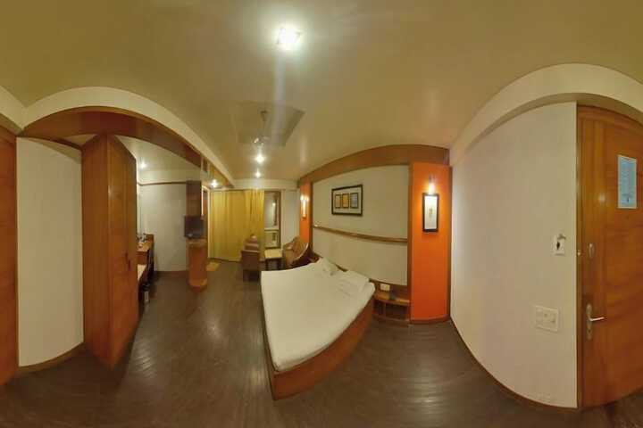 Room 15 of 38