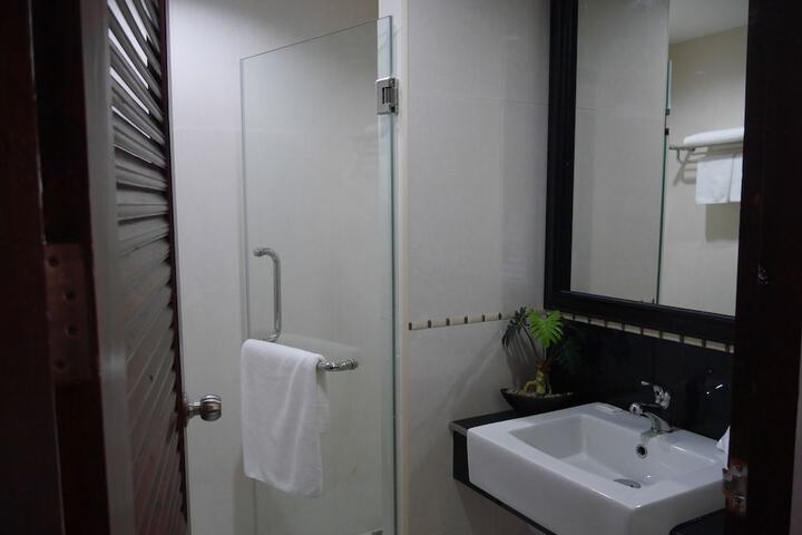 Room 28 of 71