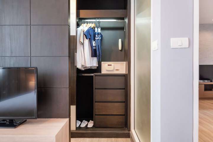 Room 34 of 151