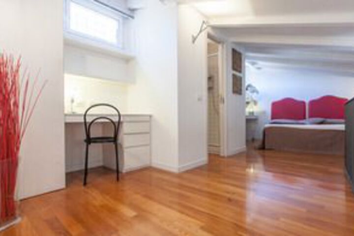 Room 13 of 28