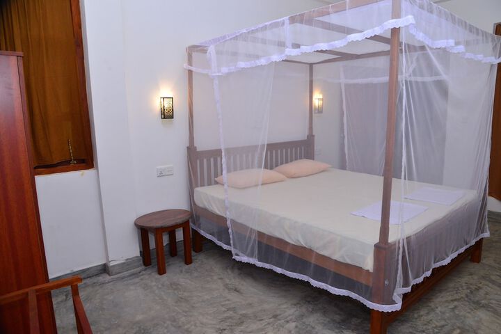 Room 6 of 22