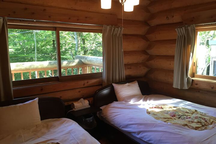 Room 4 of 13