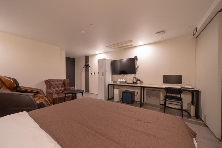 Room 44 of 64
