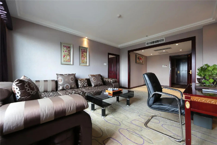 Room 4 of 37