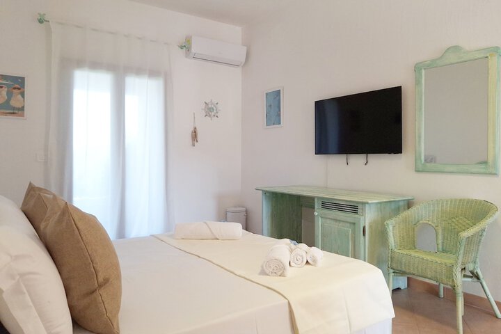 Room 2 of 6