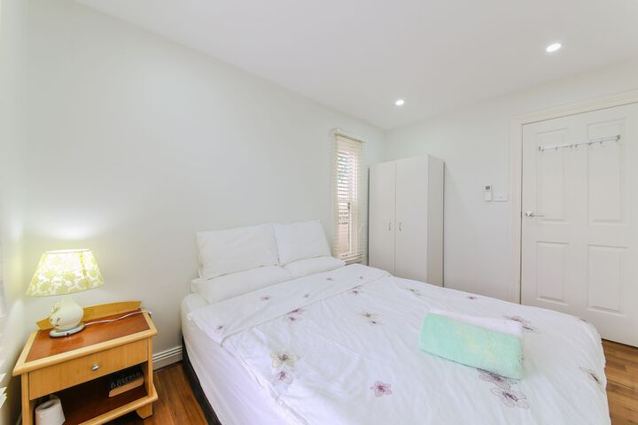 Room 5 of 23