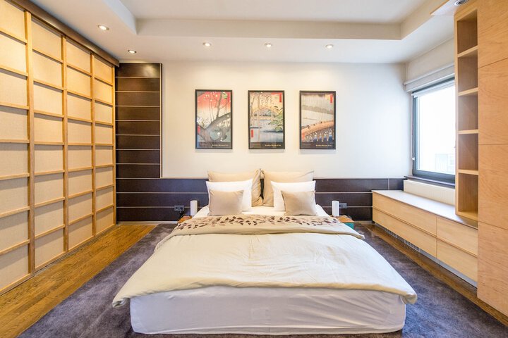 Room 6 of 28
