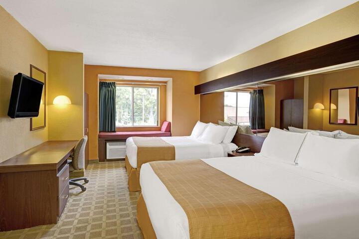 1 Queen Bed (8 of 16)