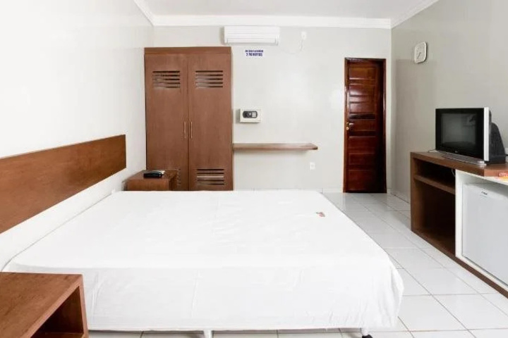 Room 4 of 18