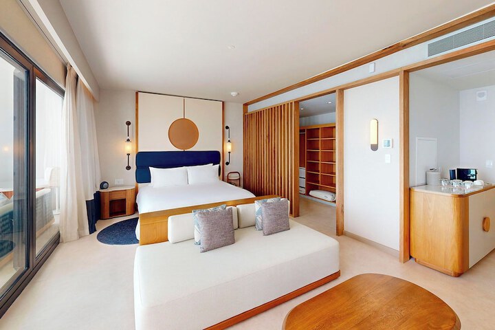 Room 50 of 136