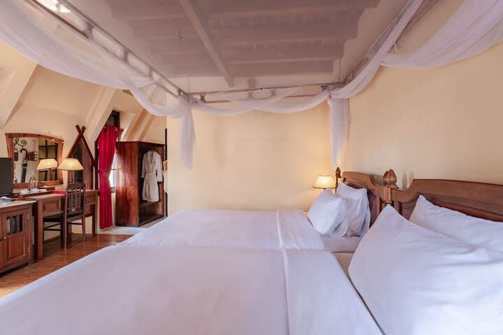 Room 18 of 170
