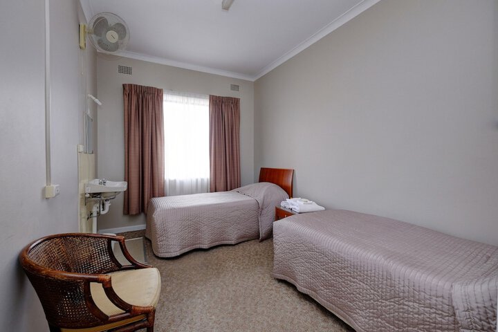 Room 5 of 38