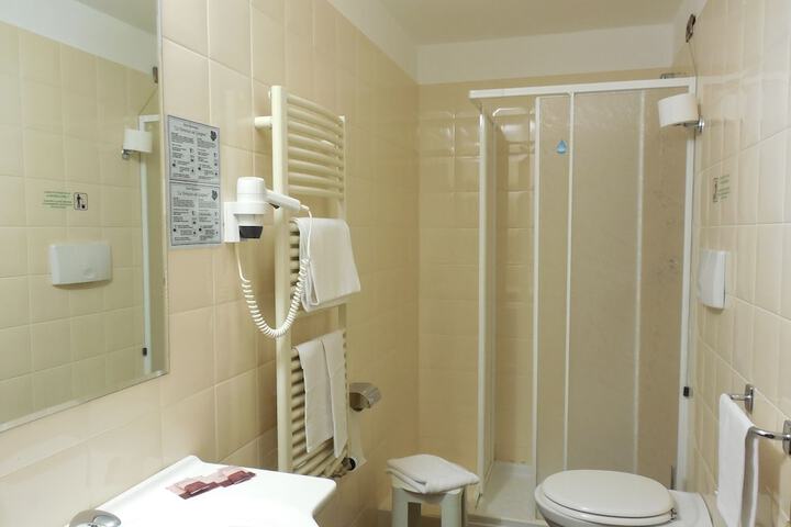 Room 19 of 32