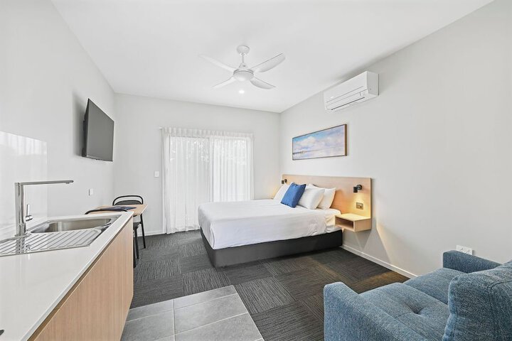 Room 33 of 120