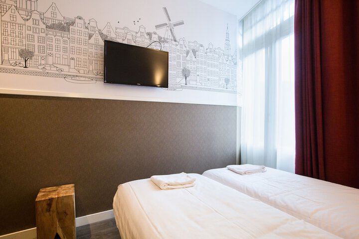 Room 9 of 37