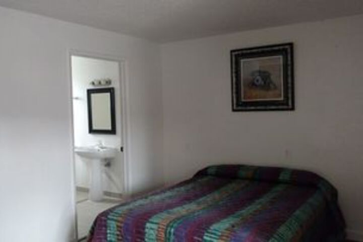 Room 6 of 13
