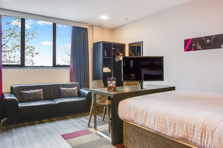 Room 12 of 42