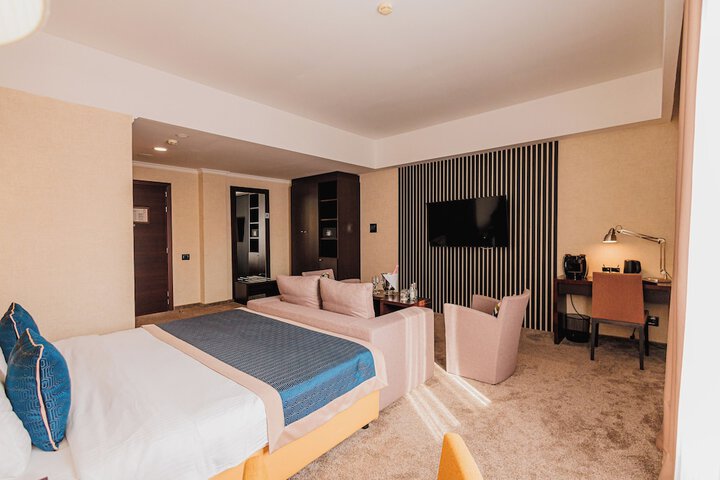 Room 16 of 53