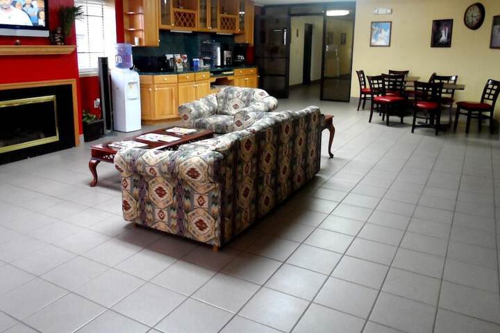 Room 9 of 27