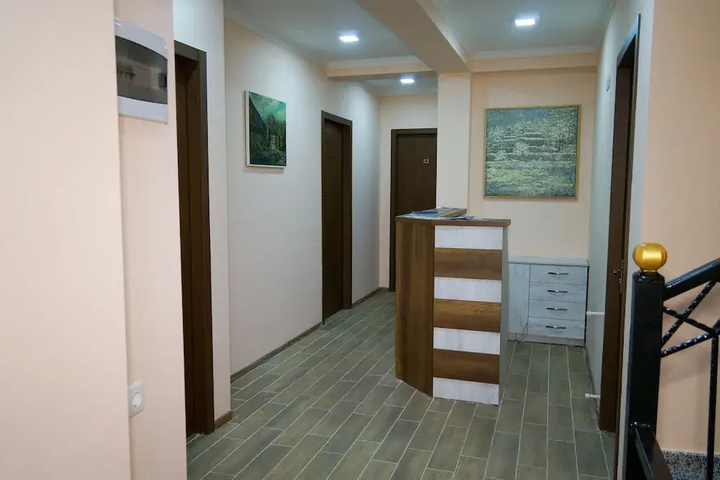 Room 8 of 12