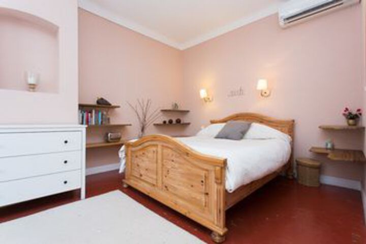 Room 8 of 12