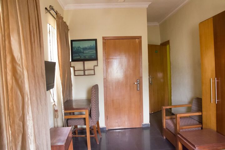 Room 14 of 29