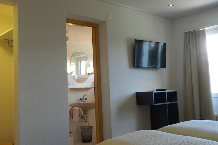 Room 11 of 62