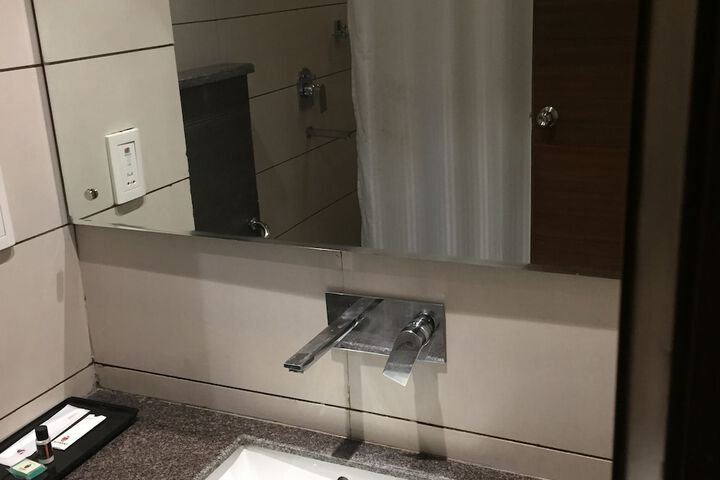 Room 10 of 20