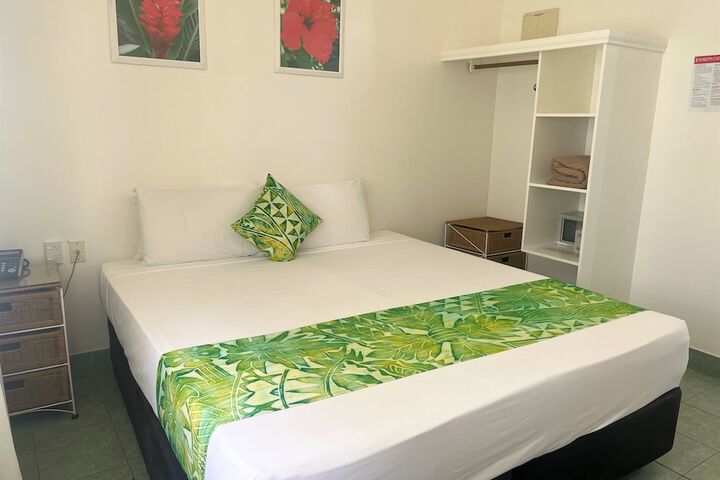 Room 6 of 73