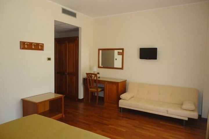 Room 25 of 121
