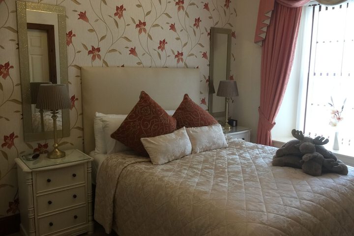 Room 4 of 76
