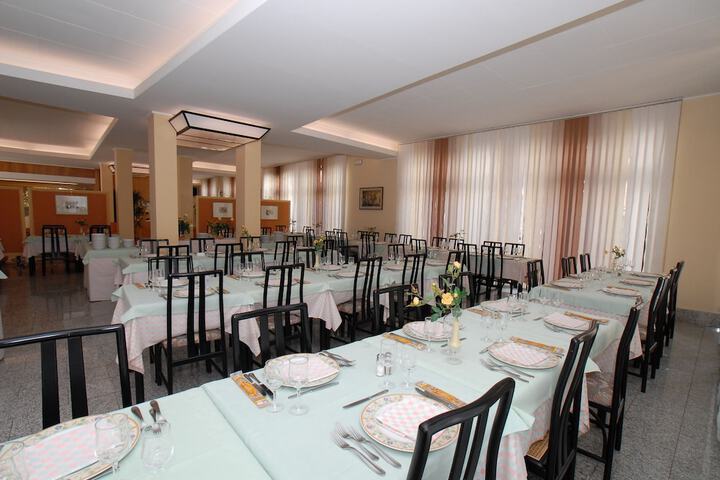 Dining 40 of 73