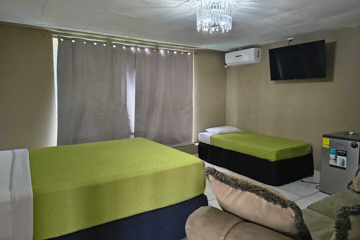 Room 21 of 34
