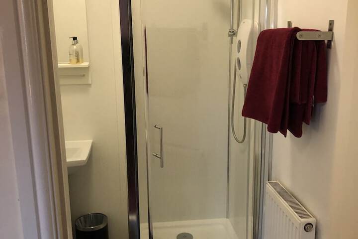 Room 14 of 33